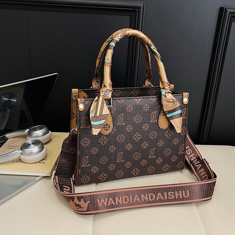 Monogram Scarf Tote, Winter 20 - Tote Bag Leather Monogram recension och pris