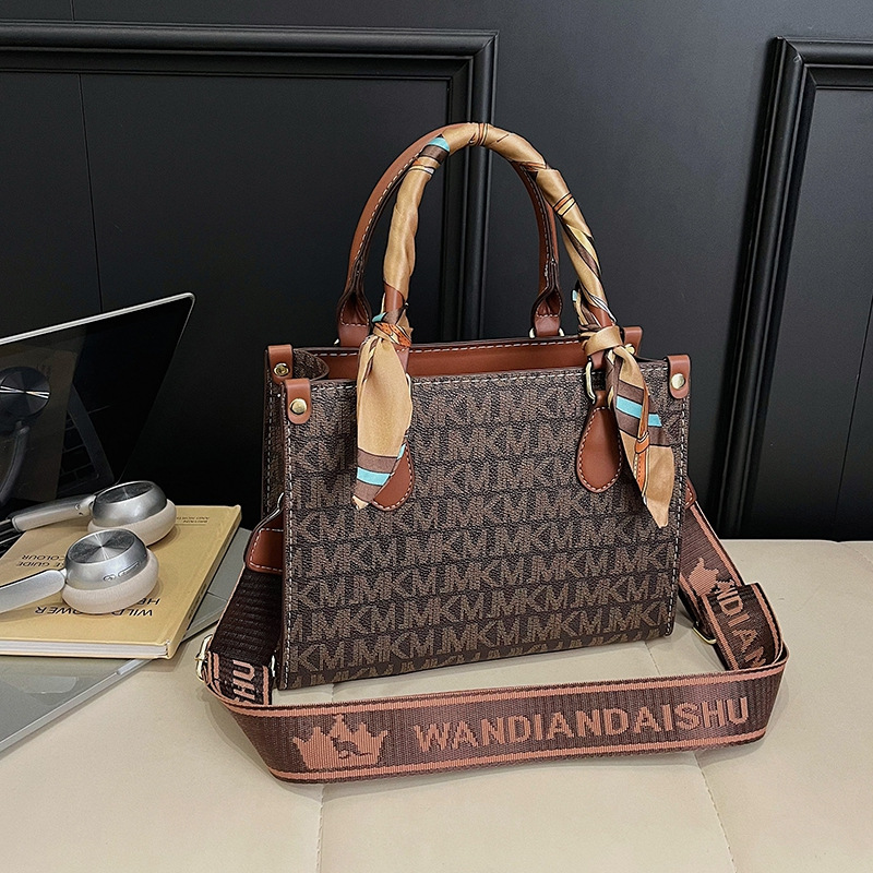 Monogram Scarf Tote, Winter 20 - Tote Bag Leather Monogram recension och pris