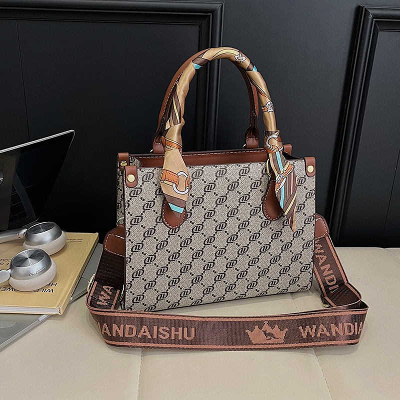 Monogram Scarf Tote, Winter 20 - Tote Bag Leather Monogram recension och pris