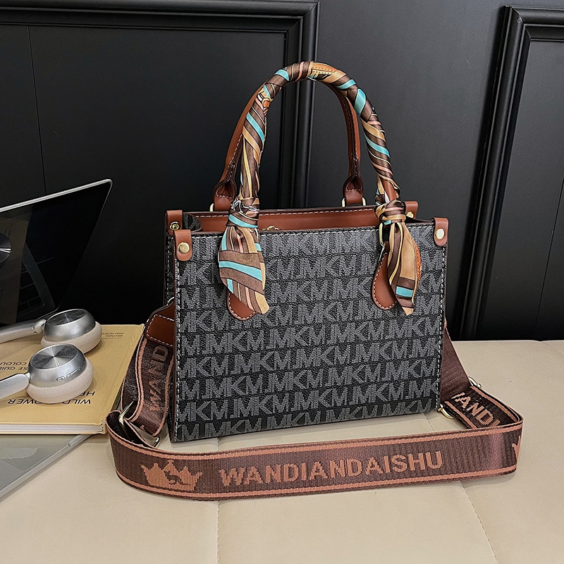 Monogram Scarf Tote, Winter 20 - Tote Bag Leather Monogram recension och pris
