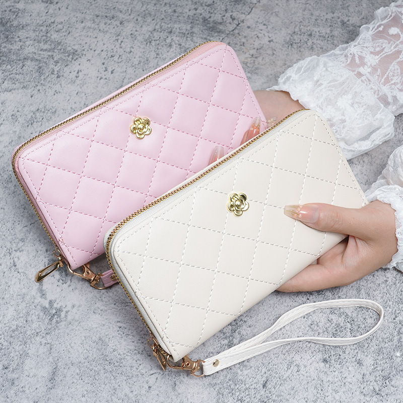 New Europe and the United Stat - Luxury Bags Europe recension och pris