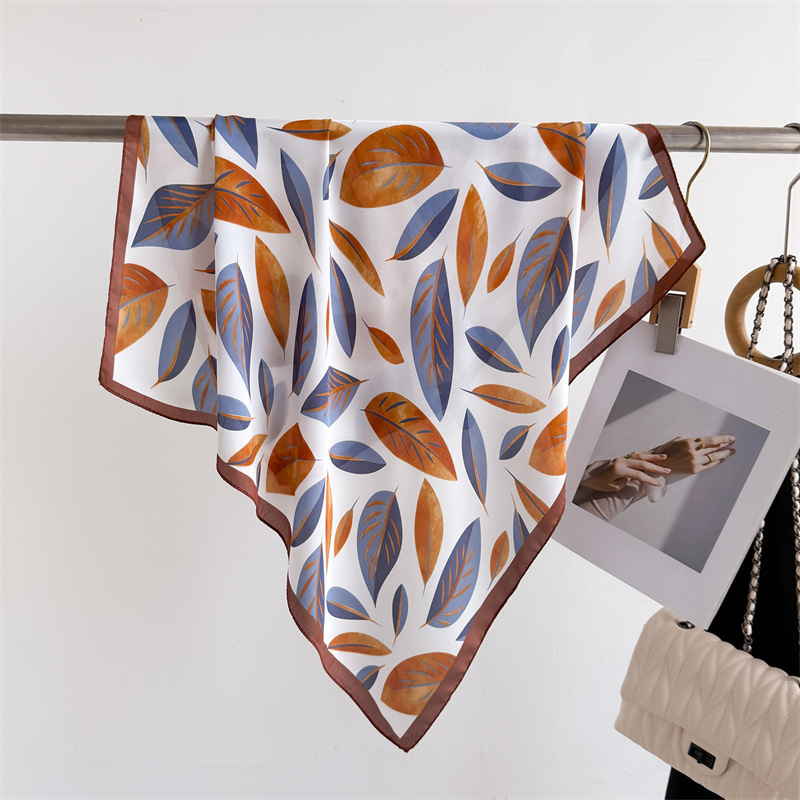 Luxury Brand Print 70cm Square - Luxury Bags Expensive recension och pris