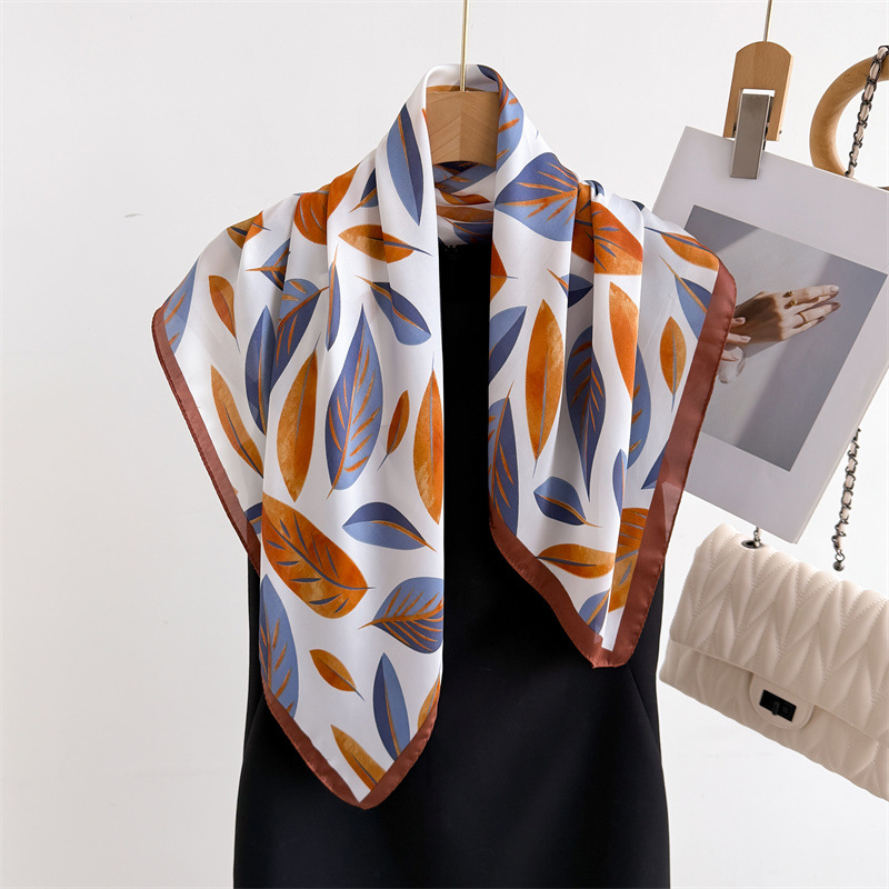 Luxury Brand Print 70cm Square - Luxury Bags Expensive recension och pris