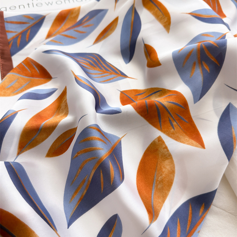 Luxury Brand Print 70cm Square - Luxury Bags Expensive recension och pris