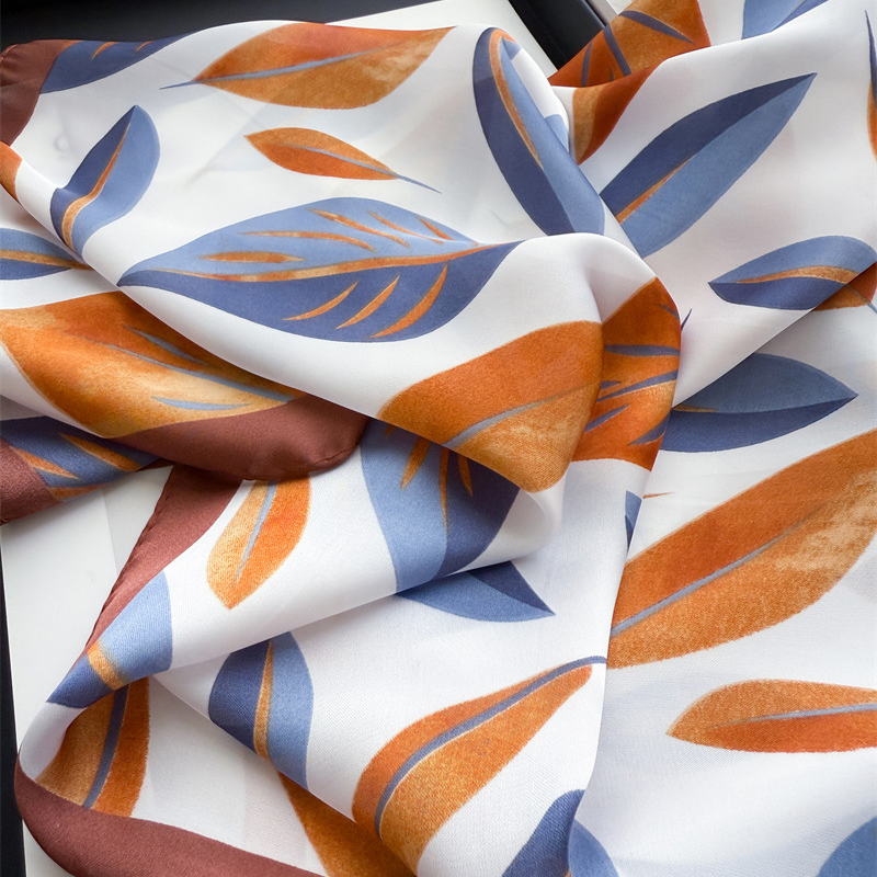 Luxury Brand Print 70cm Square - Luxury Bags Expensive recension och pris