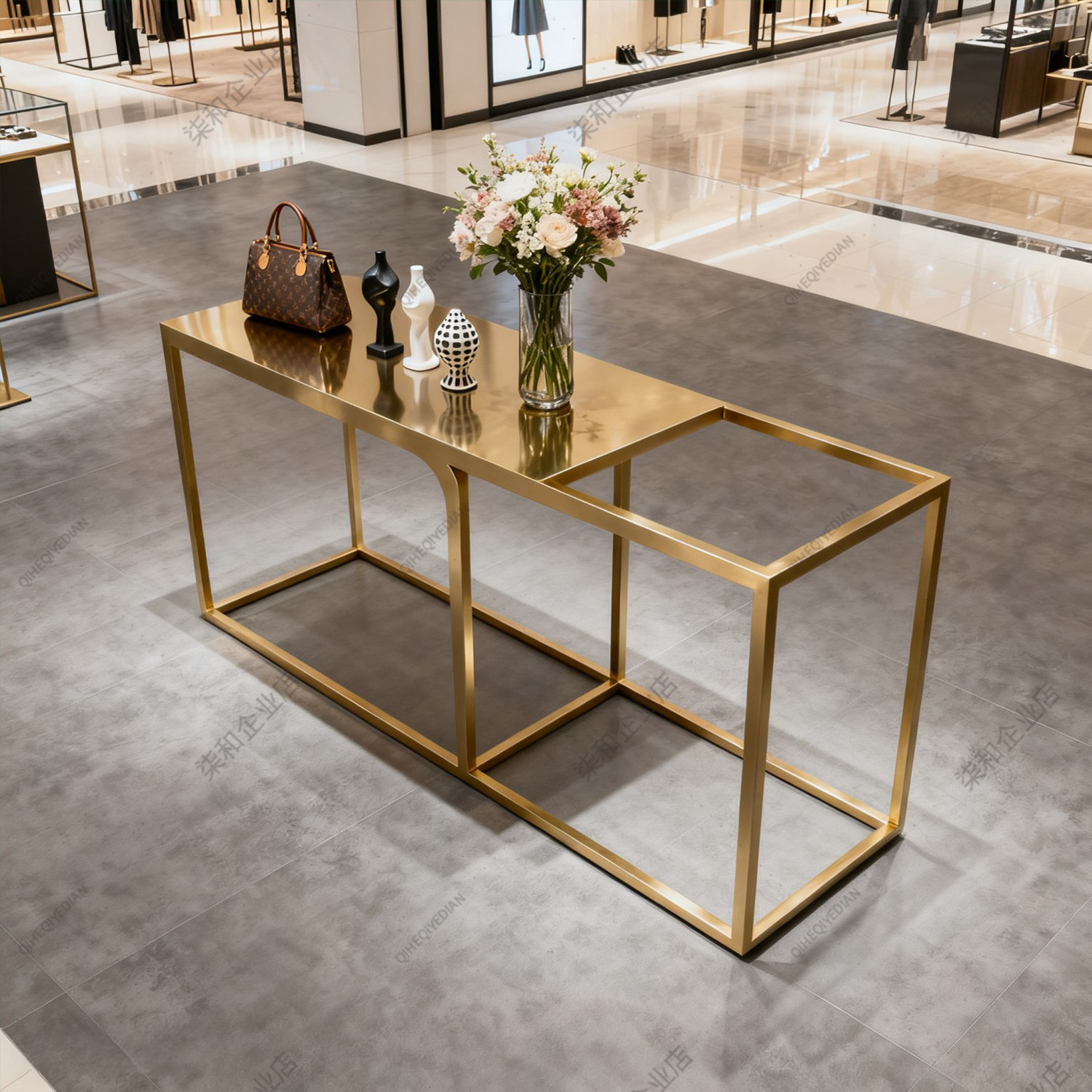 Clothing store display table S - Luxury Bags In Store recension och pris